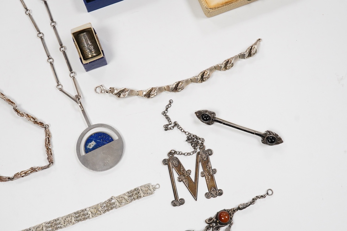 A collection of assorted jewellery including a stylish textured 925 necklace, 76cm and a similar bracelet, 18cm, a Portuguese white metal hinged bracelet, a white metal necklace with amberoid pendant, a white metal and g